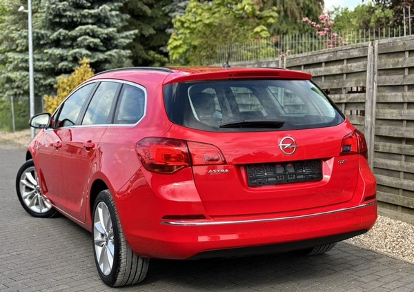 Opel Astra cena 23300 przebieg: 210000, rok produkcji 2012 z Pniewy małe 466